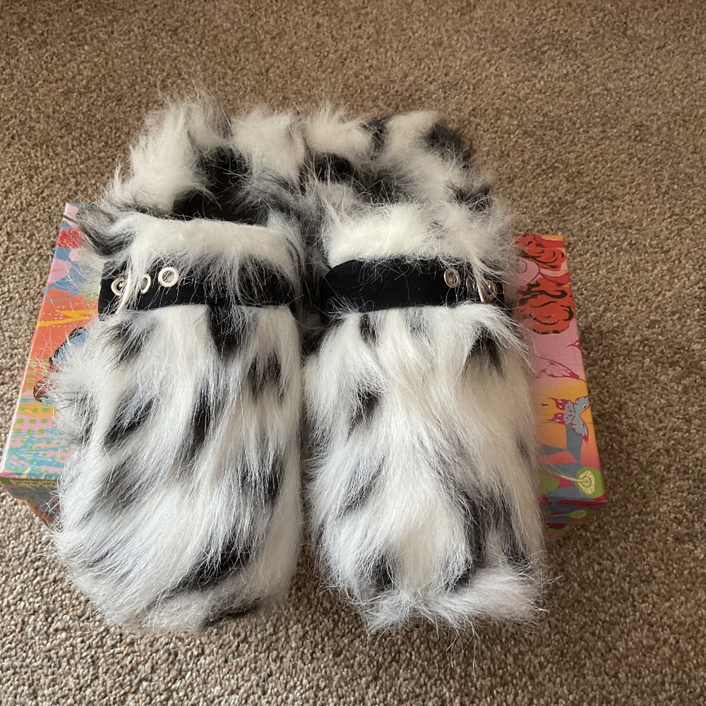 Jeffrey Campbell Rlxathome Faux Fur Black and White Slippers-NWB-Size 8.5